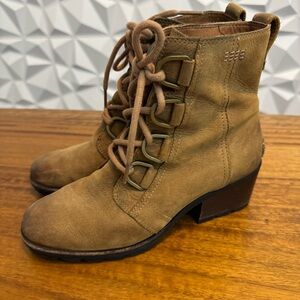 Sorel Women's Braun Cate Lace Lug Sole Booties Size 7 Barn Chore Waterproof
